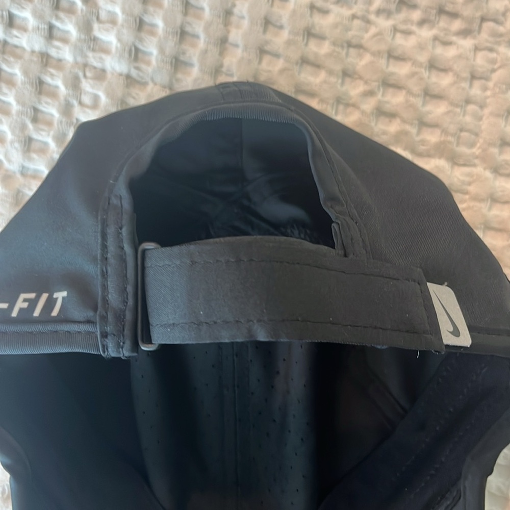 Women’s Nike hat. - Picture 4 of 4